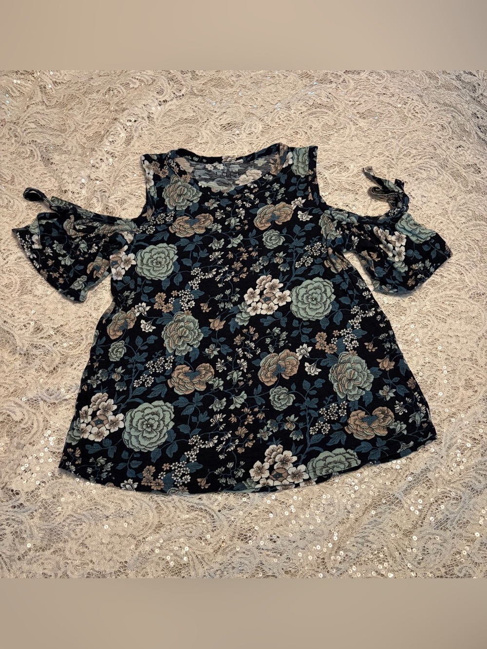 LOFT/Pre-loved Cold-Shoulder Ties Floral Top in Black, Teal, and Tan Size M